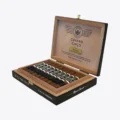 Joya de Nicaragua Cuatro Cinco Petit Corona Box Open