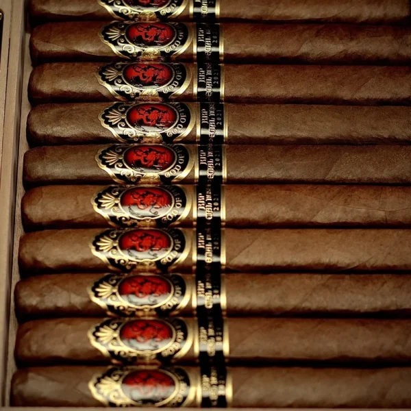 God of Fire KKP Special Reserve Toro Extra 54 in the open Macassar ebony travel humidor