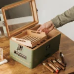 Klaro Military glass top humidor in green