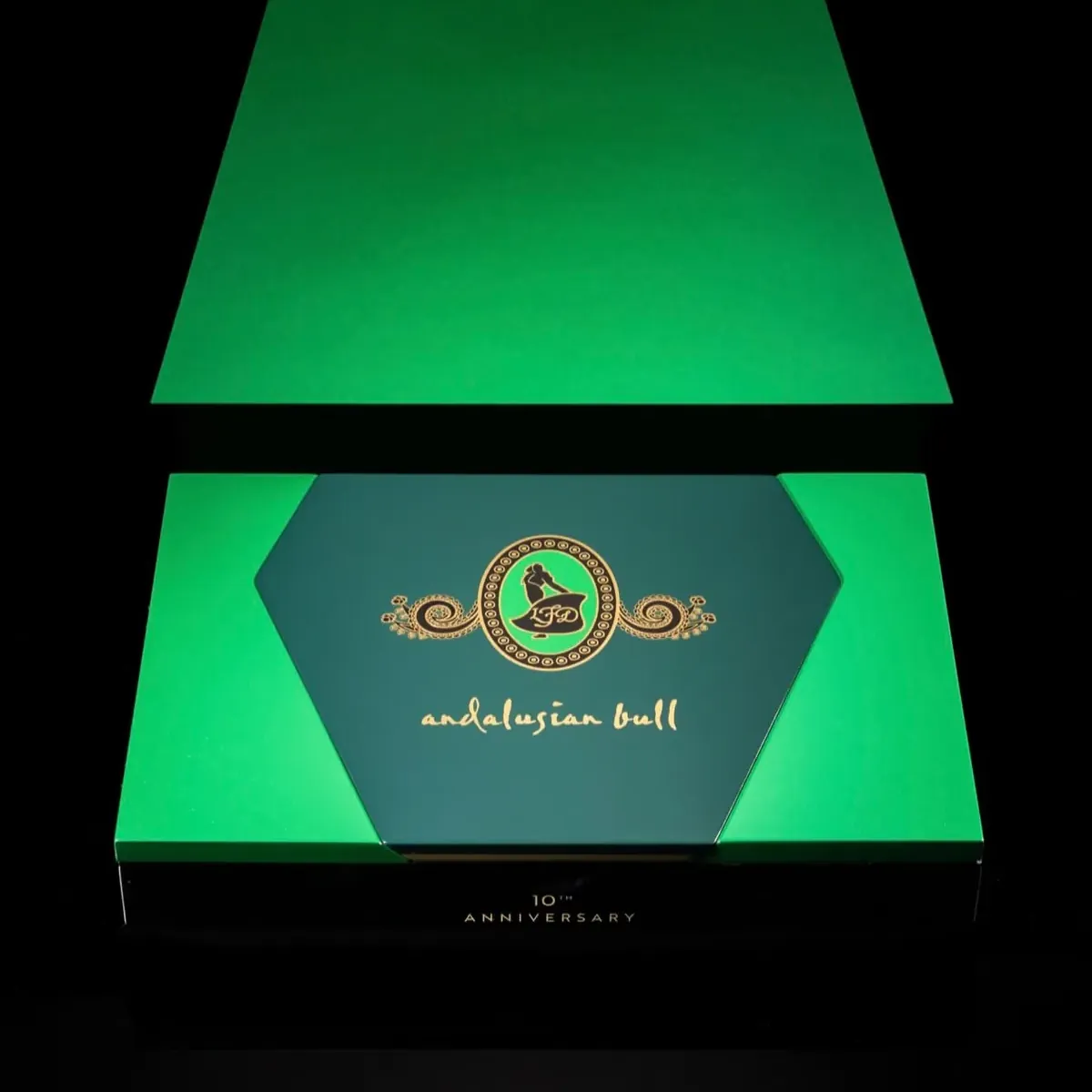 La Flor Dominicana Andalusian Bull 10th Anniversary Maduro box, closed, in green and black