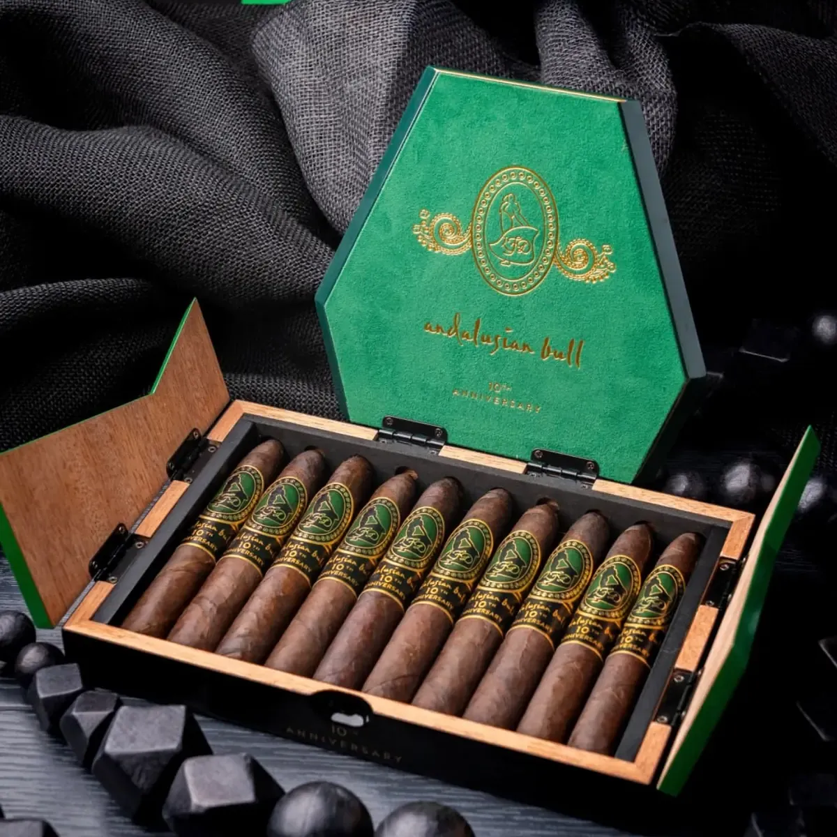 Open box of 10 Andalusian Bull 10th Anniversary Maduro cigars with the green lid raised